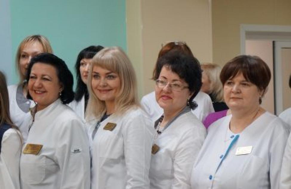 «Благодарим за милосердие!»: Губернатор Андрей Травников поздравил медиков с профессиональным праздником
