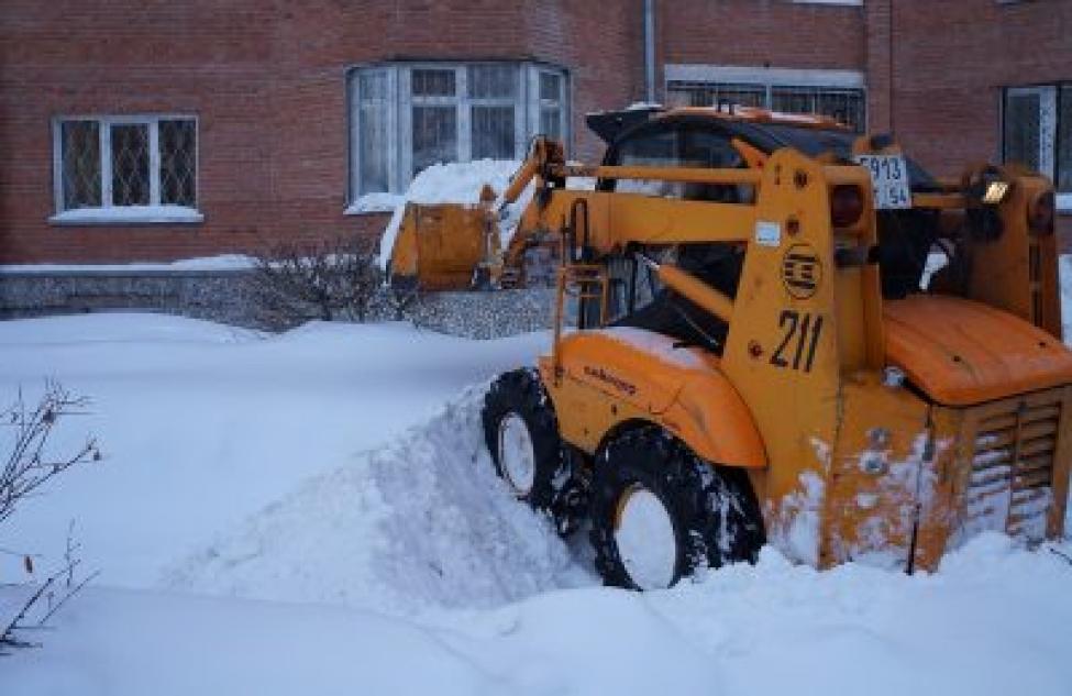 Борьба против сосулек и снега на крышах и во дворах ведется в Бердске