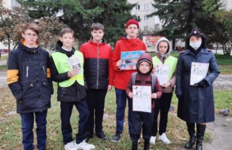 Сотрудники региональной Госавтоинспекции и школьники провели акцию «Безопасный переход!» в Бердске