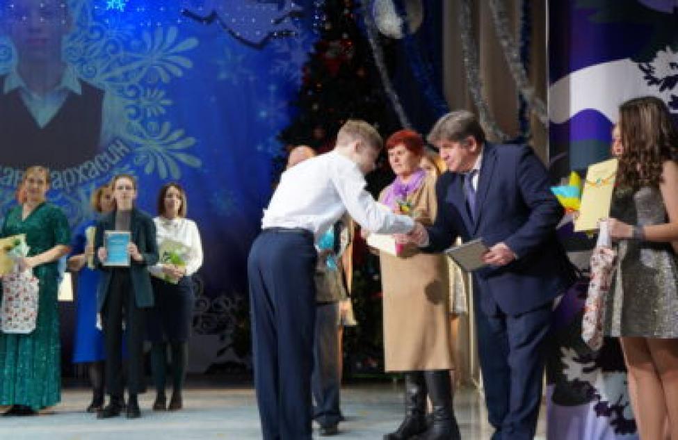 В Бердске объявлен конкурс на присуждение рождественской стипендии Главы города одаренным детям