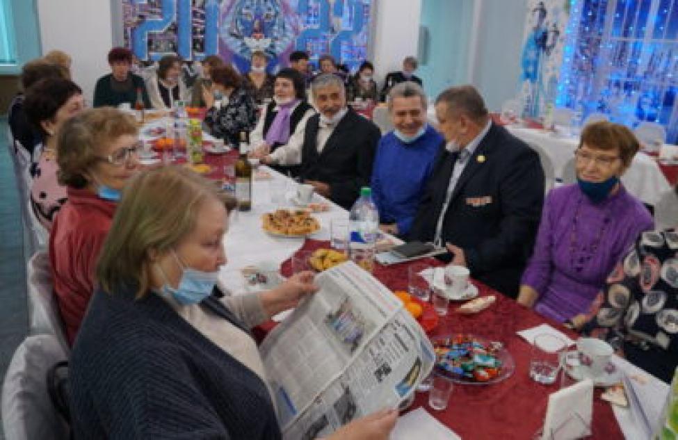 Ветеранам городского совета Бердска, который отметил тридцатилетие, подарили новогоднюю сказку
