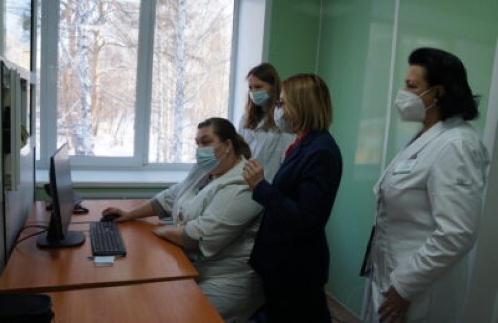 Центр амбулаторной онкологической помощи в Бердске посетила замминистра здравоохранения НСО Елена Аксенова