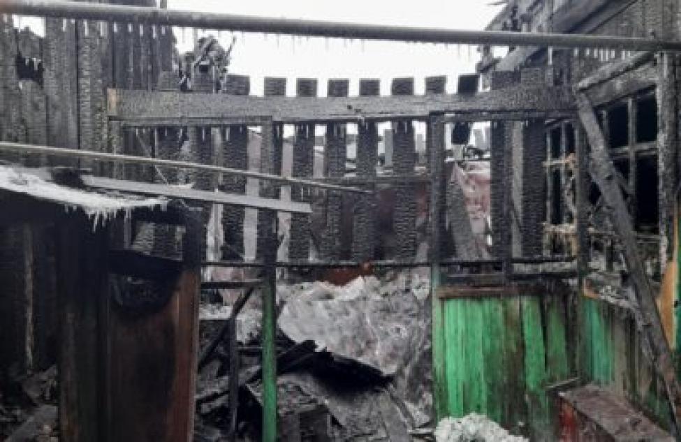 Дом и баня в Бердске сгорели из-за проблем с печью
