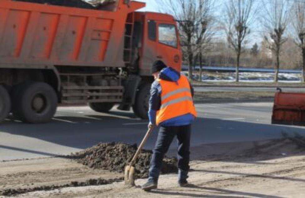 Очищать городские дороги от пыли и грязи начали в Бердске