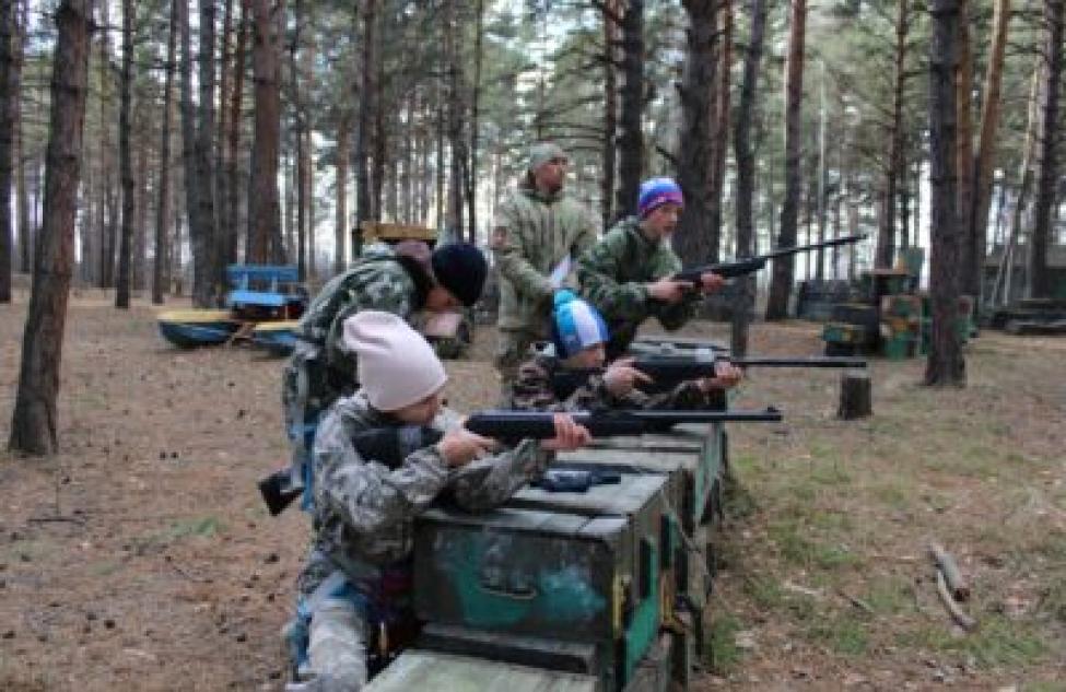 17 детских команд состязались в Бердске в муниципальном этапе военно-спортивной игры «Зарница»