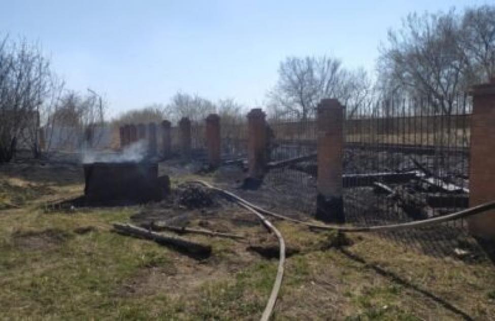 Четыре участка с сухой травой горели в прошедшие выходные в Бердске