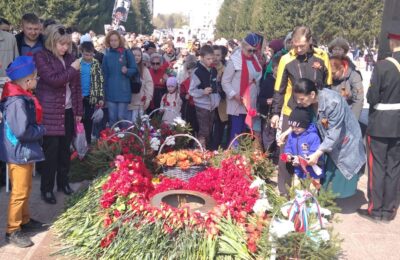 Небывалое количество бердчан пришло на Мемориал Славы в День Победы