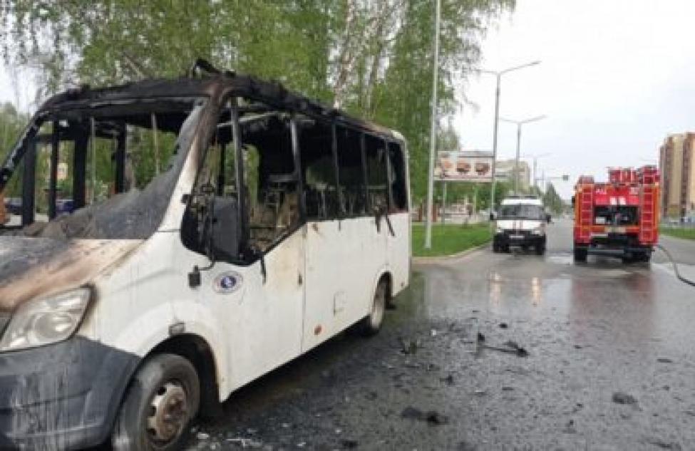 Из-за проблем с проводкой загорелась сегодня маршрутка с пассажирами в Бердске