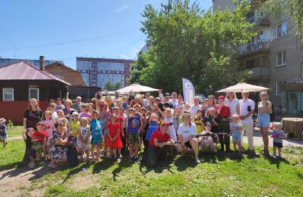 Жители Островского,73 и Герцена,17 в Бердске надеются, что во дворе установят детскую площадку
