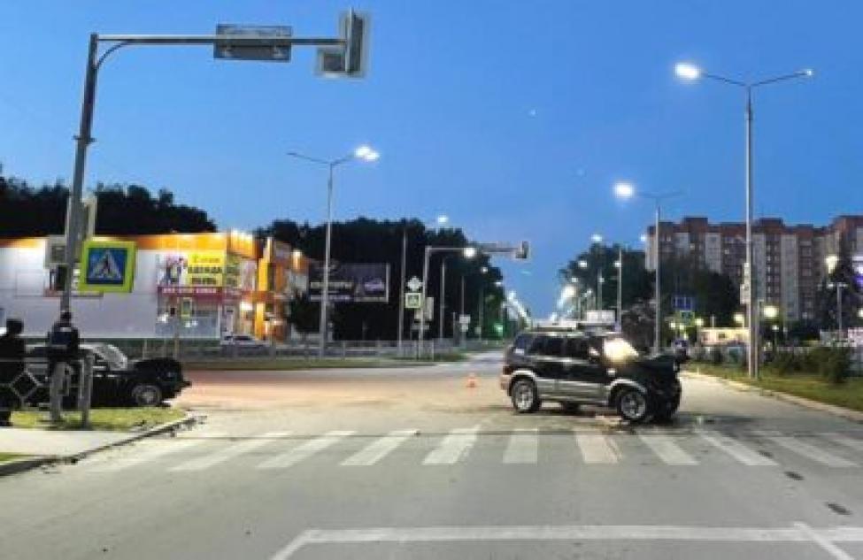 В Бердске во время ночного столкновения двух автомобилей пострадали три человека