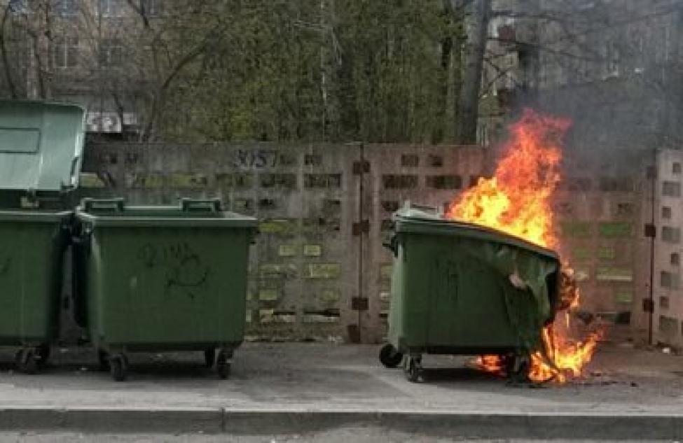 На тушение горящей травы и мусора четыре раза выезжали пожарные в Бердске