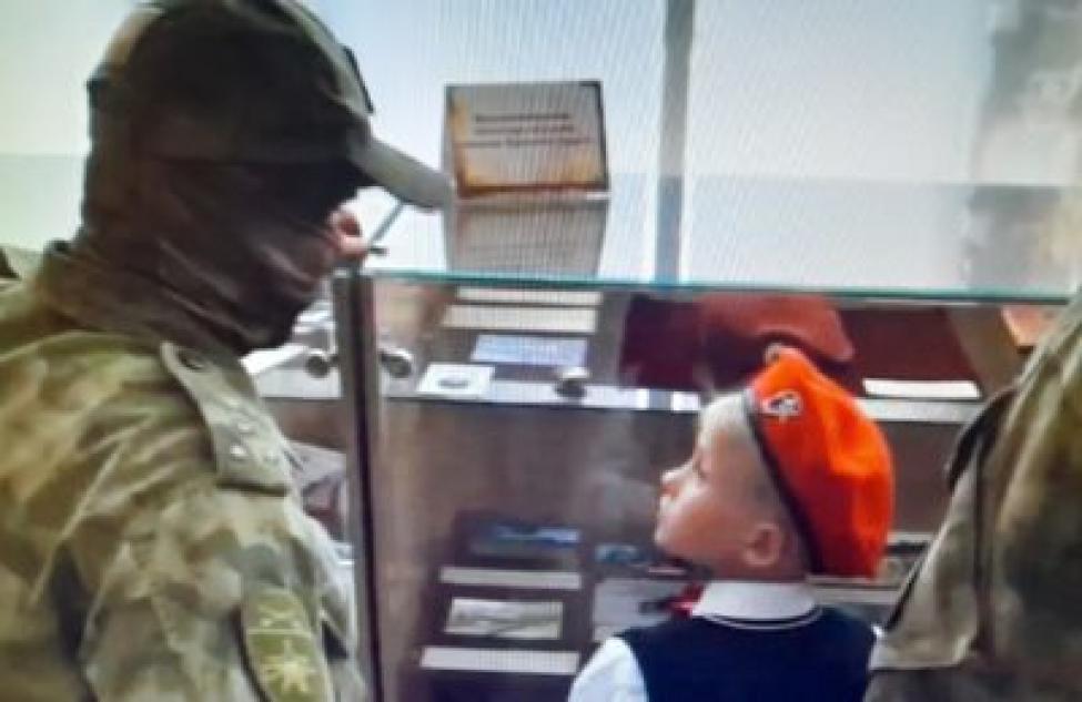 Боец отряда «Ермак» встретился со второклассником из Новосибирска и поблагодарил за поддержку