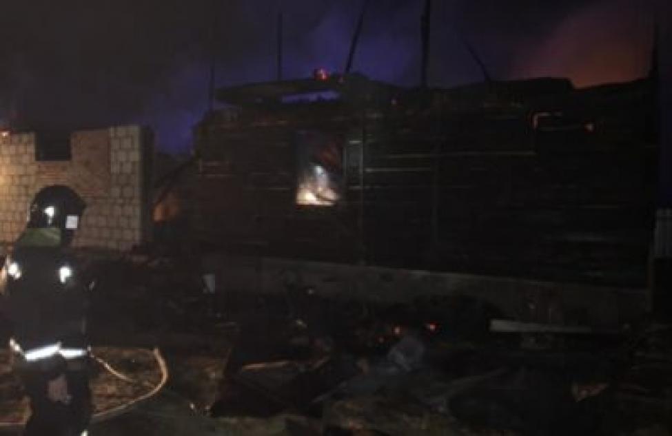 Сразу три частных дома загорелись в Бердске