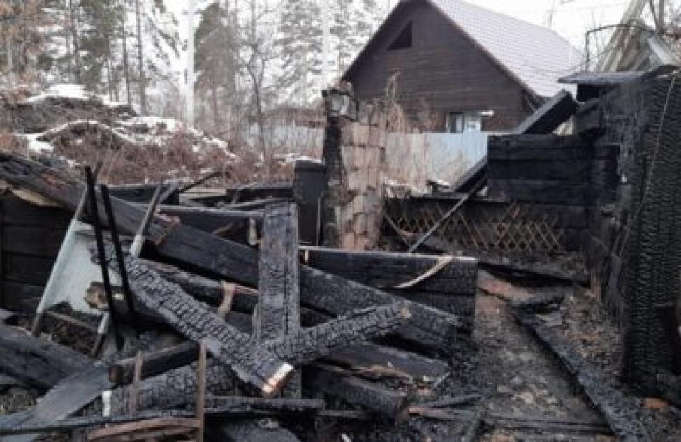 В Бердске сгорела баня и получил ожоги мужчина