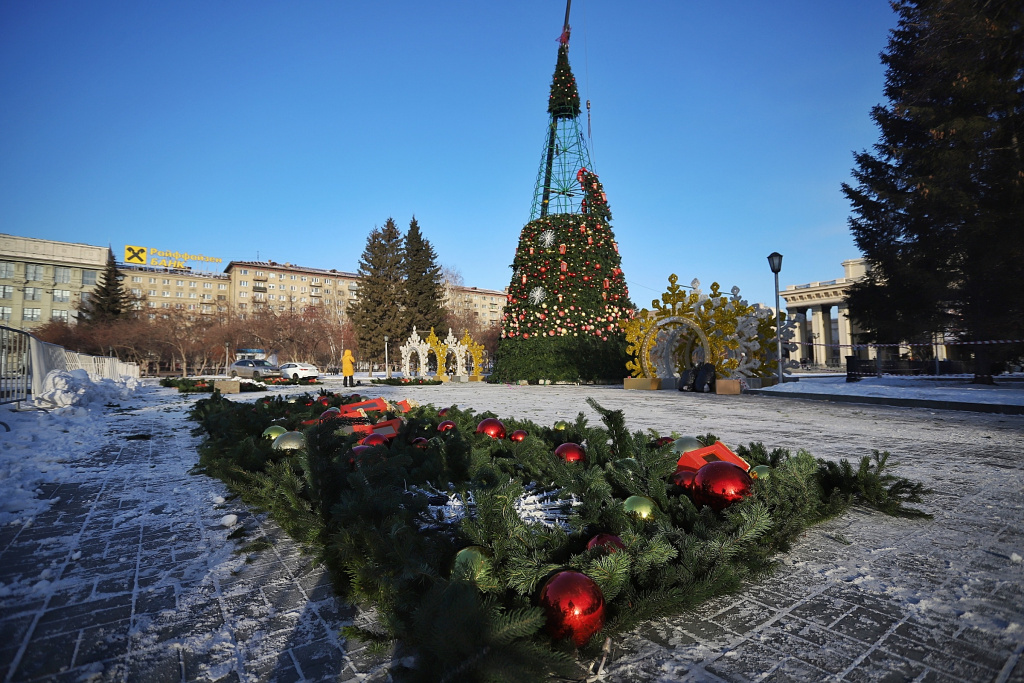 Ель новосибирск. Новогодняя площадь. Новогодняя елка. Елка на площади. Ель новый год.