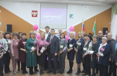 Памятные знаки «85 лет Новосибирской области» вручили бердчанам за особый вклад в развитие региона и Бердска
