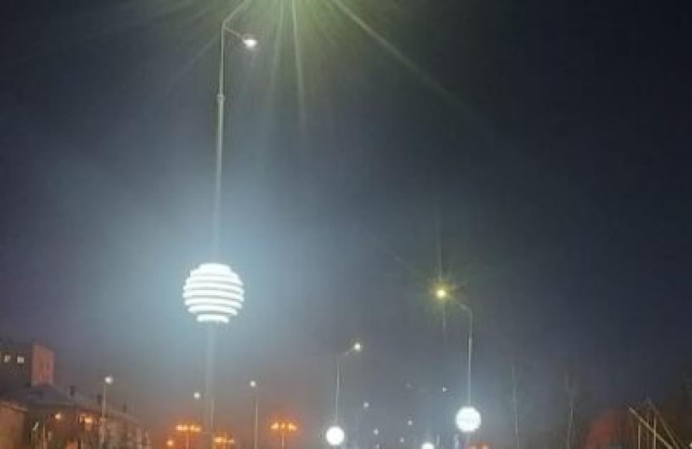 «Космические» фонари появились в городском парке культуры и отдыха в Бердске