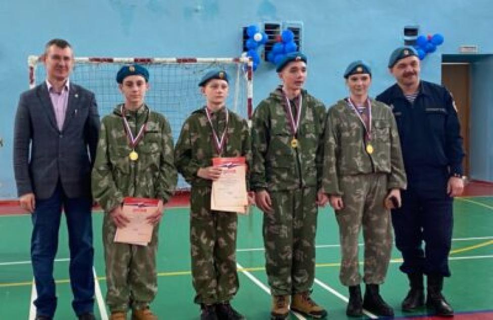 Юные десантники из Бердска победили на соревнованиях, посвященных Дню защитника Отечества