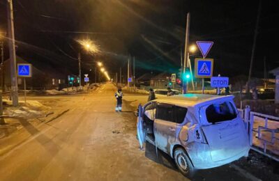 Две иномарки столкнулись на перекрестке в Бердске
