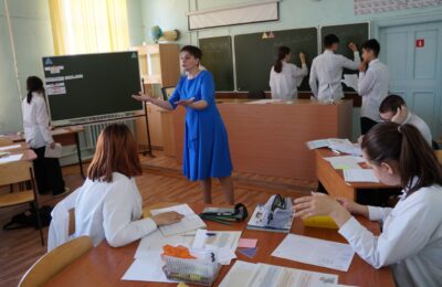 В Бердске молодым учителям помогают достичь совершенства наставники