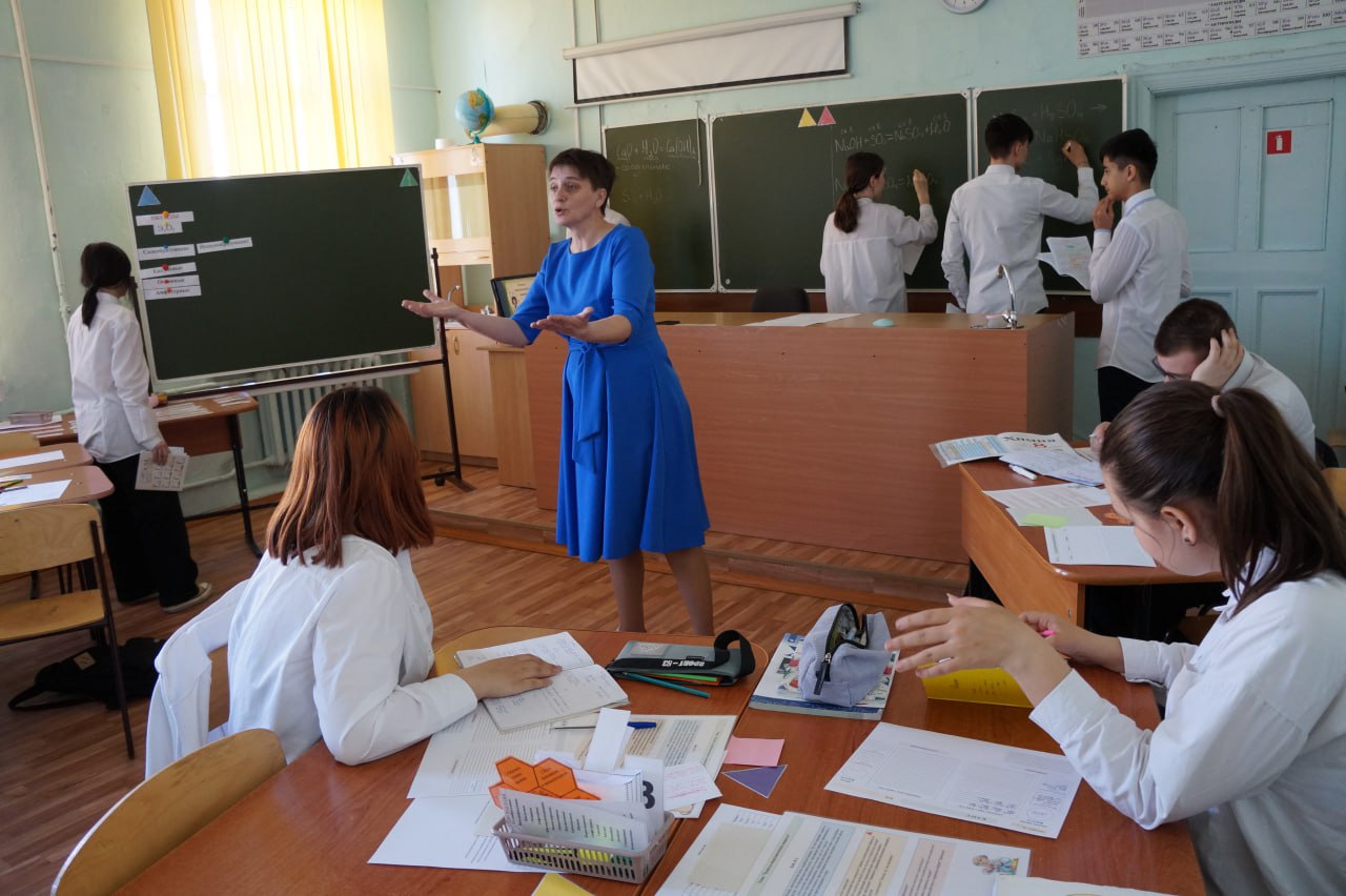 В Бердске молодым учителям помогают достичь совершенства наставники -  Бердские новости