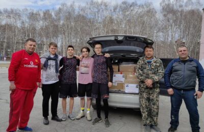 Гуманитарный груз для бойцов на фронт передали школьники из Бердска