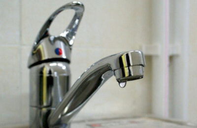 Горячую воду отключат на пять дней в домах и образовательных учреждениях Бердска
