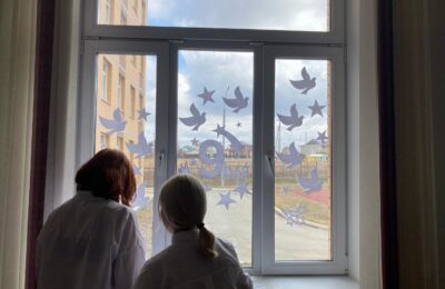Бердские школьники присоединились к Всероссийской акции «Окна Победы»