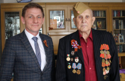 Руководители Бердска поздравили с днем Победы ветеранов и блокадников