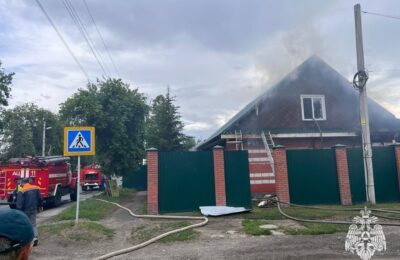 Пострадал 11-летний ребенок в результате пожара в доме на улице Красная Сибирь в Бердске