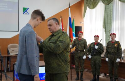 Двадцатилетнему участнику спецоперации Сергею Корбатову из Бердска вручили медаль «За Отвагу»