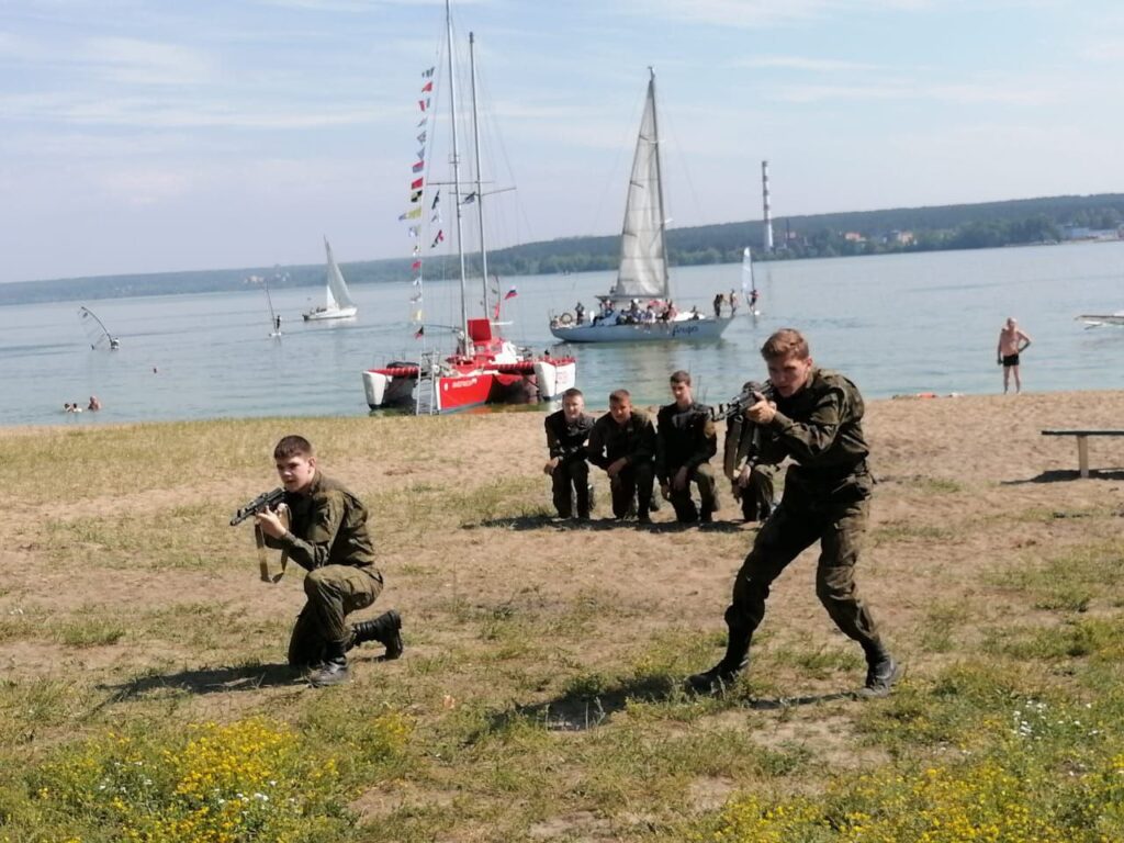 На Бердском заливе тримаран «Персей» поднял паруса и начал путешествие по  Оби - Бердские новости