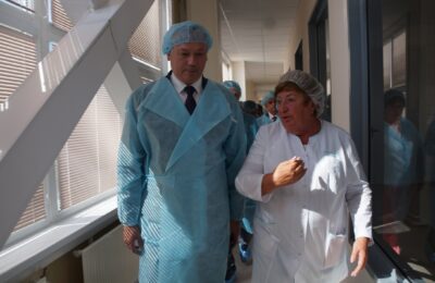 Назвал уникальным предприятие «Лаборатория современного здоровья» губернатор во время визита в Бердск
