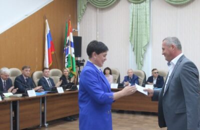 Новым депутатам вручили удостоверения в администрации Бердска