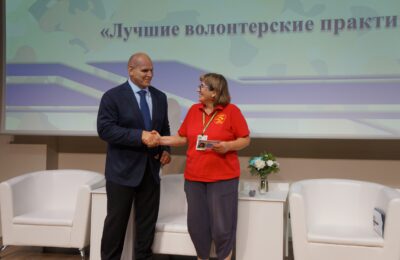 Сенатор Александр Карелин поздравил с днем рождения волонтерское движение «Армия добра»