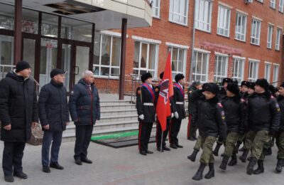 «Мы будем верою и правдою служить России» — кадеты из Бердска принесли торжественную клятву юнармейца