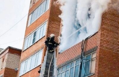 Попала в реанимацию женщина, которую спасли пожарные в Бердске