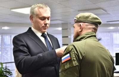Андрей Травников принял участие в церемонии вручения госнаград бойцам спецоперации