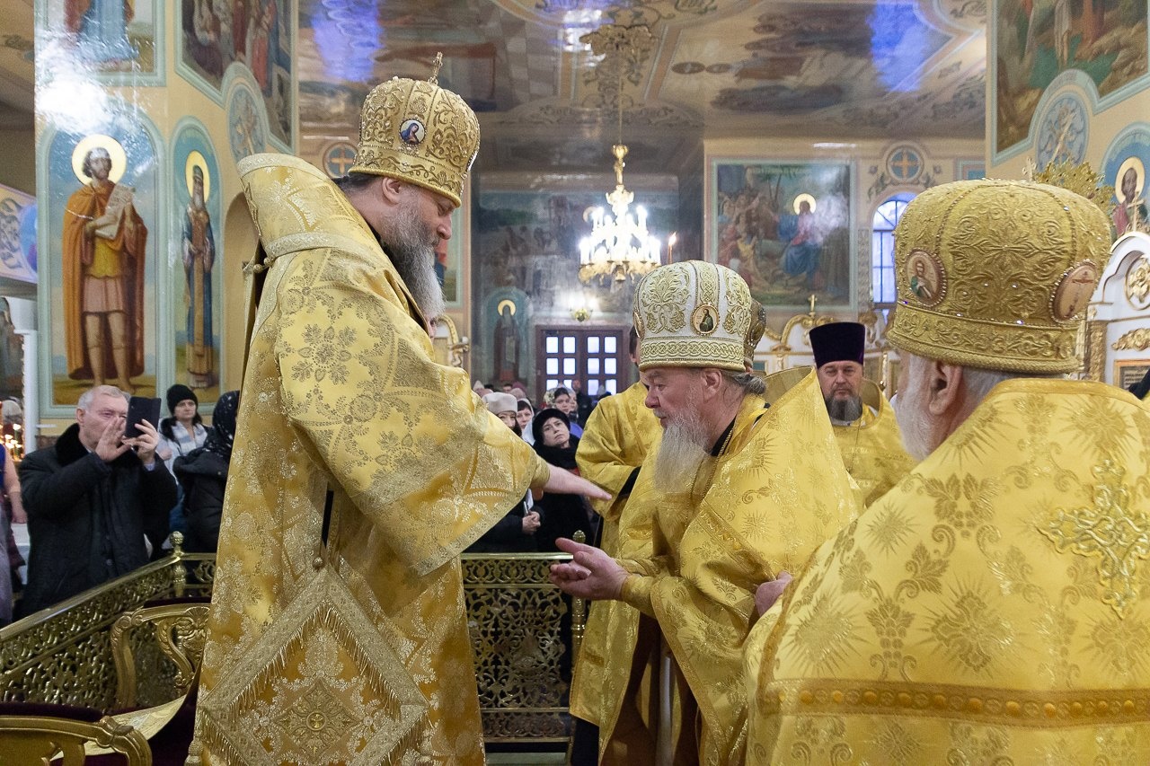 Иеромонах Владимир из Бердска избран епископом и возведен Митрополитом  Никодимом в сан архимандрита - Бердские новости