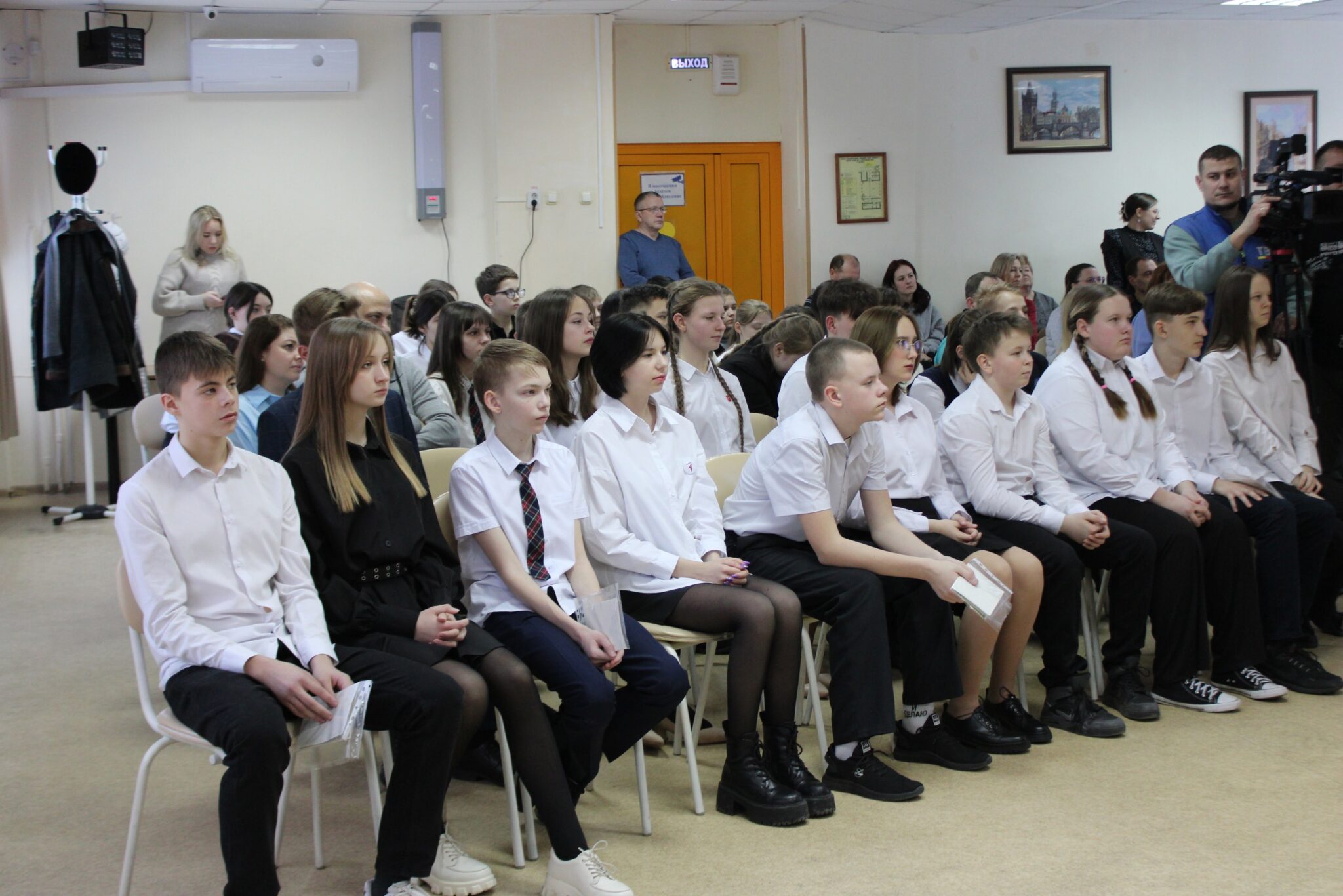 1 интересная особа. особо опасен (2008, реж. софи тернер особо опасна. 1 интересная особа. особо опасен фильм 2008 джоли.