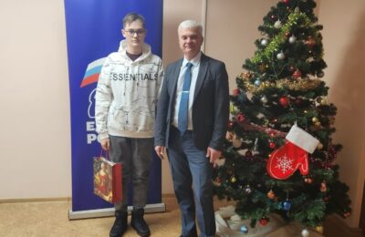 Председатель совета депутатов Бердска в рамках акции «Елка желаний» исполнил желание юного бердчанина
