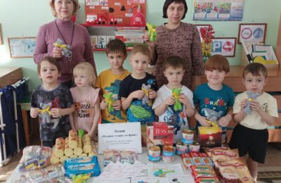 Воспитанники детского сада из Бердска приготовили для солдат посылки, рисунки и письма с пожеланиями