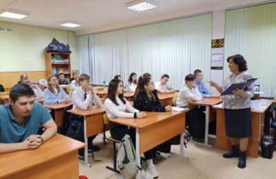 Депутат Людмила Чуркина в Бердске провела урок «Разговоры о важном»