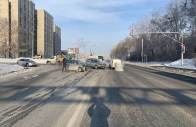Две машины столкнулись в Бердске — оба водителя были травмированы
