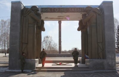 Вахта памяти на Мемориале Славы в Бердске посвящена Дню космонавтики