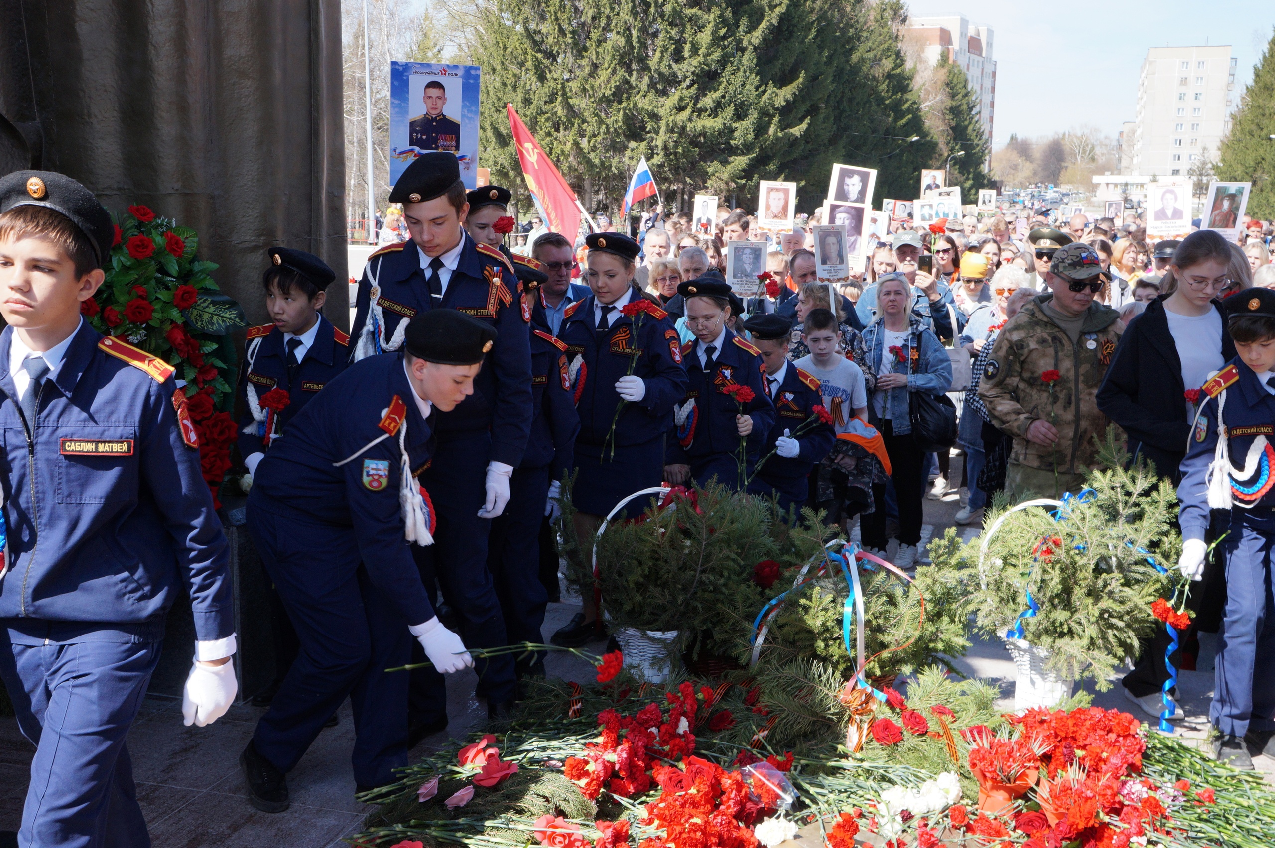 На Мемориале Славы бердчане радовались Победе и вспоминали героев своей  семьи - Бердские новости