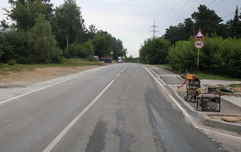 Ремонтируют поэтапно дорогу на улице Энгельса в Бердске