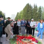 Бердчане поклонились памяти погибших у Вечного огня: новые герои в строю