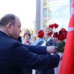 В Бердске возложили цветы к мемориальным доскам Героев Социалистического Труда