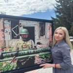 «Не хотелось уходить!» – в Бердске обновили стенды с фотографиями участников СВО